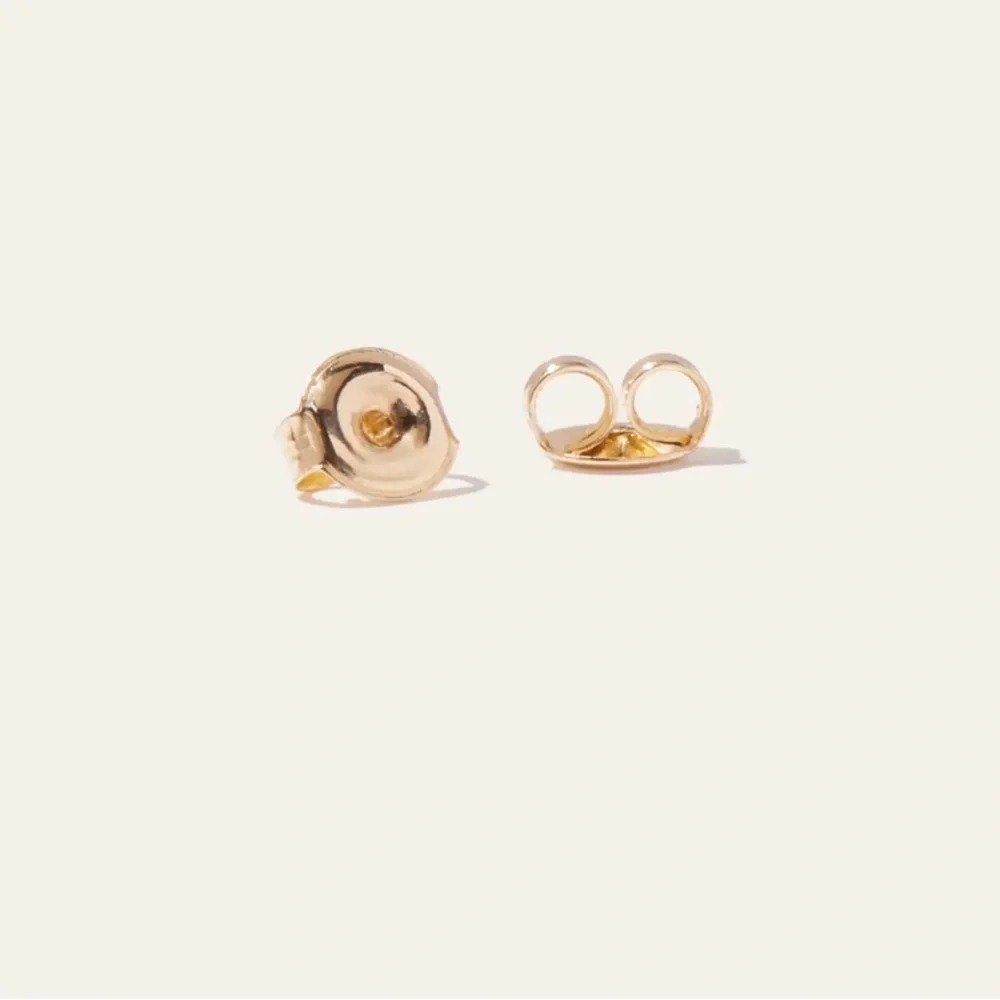 💐 New in Box Quince 14k Gold Tiny Diamond Studs - Picture 3 of 3